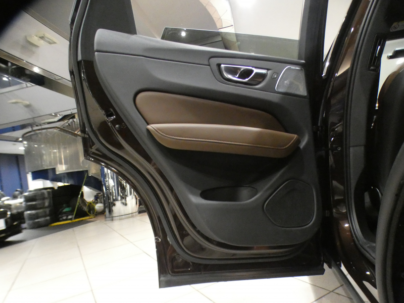 ボルボ XC60 XC60 B5 AWD ｲﾝｽｸﾘﾌﾟｼｮﾝ　追ACC･LKA･ BLIS 茶革 全席ﾋｰﾀｰ ﾍﾞﾝﾁﾚｰﾀｰ ﾏｯｻｰｼﾞ ☆ｻﾝﾙｰﾌ ☆ｸﾘｽﾀﾙｼﾌﾄ ﾀｯﾁｽｸﾘｰﾝHDDﾅﾋﾞ ☆B&Wｻｳﾝﾄﾞ 全周囲ｶﾒﾗ LEDﾗｲﾄ ｵｰﾄﾃｰﾙｹﾞｰﾄ 19AW B5EG+ﾓｰﾀｰ　2年保証