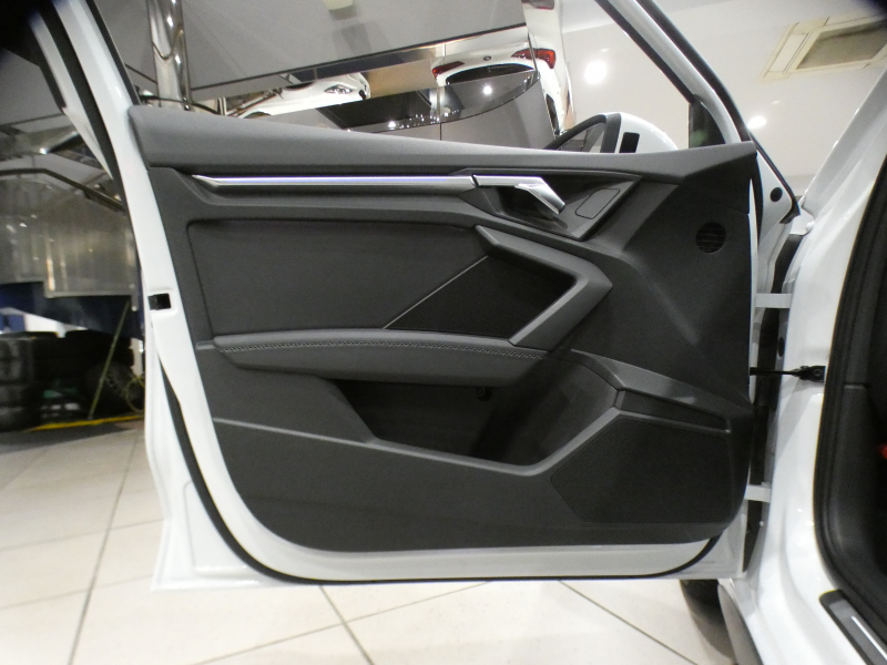アウディ A3 A3ｾﾀﾞﾝ 30TFSI Sﾗｲﾝ ｺﾝﾋﾞﾆｴﾝｽ&ｱｼｽﾀﾝｽ&SﾗｲﾝﾌﾟﾗｽPKG　ADVｷｰ 追ACC ｻｲﾄﾞｱｼｽﾄ ｱｳﾃﾞｨﾌﾟﾚｾﾝｽ 黒革 ﾋｰﾀｰ MMIﾅﾋﾞ(ﾀｯﾁﾚｽﾎﾟﾝｽ付) ﾊﾞｰﾁｬﾙCP Bｶﾒﾗ PDC ☆ﾏﾄﾘｸｽLED ｱﾝﾋﾞｴﾝﾄﾗｲﾄ Sﾗｲﾝｴｸｽﾃﾘｱ&18AW　2年保証