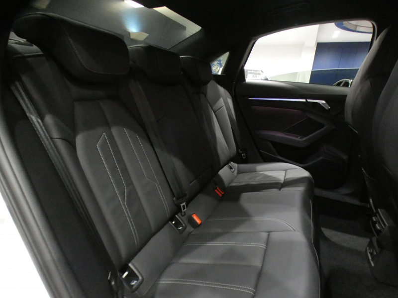 アウディ A3 A3ｾﾀﾞﾝ 30TFSI Sﾗｲﾝ ｺﾝﾋﾞﾆｴﾝｽ&ｱｼｽﾀﾝｽ&SﾗｲﾝﾌﾟﾗｽPKG　ADVｷｰ 追ACC ｻｲﾄﾞｱｼｽﾄ ｱｳﾃﾞｨﾌﾟﾚｾﾝｽ 黒革 ﾋｰﾀｰ MMIﾅﾋﾞ(ﾀｯﾁﾚｽﾎﾟﾝｽ付) ﾊﾞｰﾁｬﾙCP Bｶﾒﾗ PDC ☆ﾏﾄﾘｸｽLED ｱﾝﾋﾞｴﾝﾄﾗｲﾄ Sﾗｲﾝｴｸｽﾃﾘｱ&18AW　2年保証