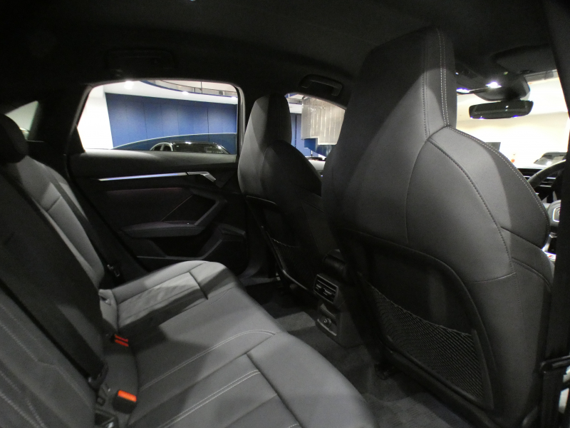 アウディ A3 A3ｾﾀﾞﾝ 30TFSI Sﾗｲﾝ ｺﾝﾋﾞﾆｴﾝｽ&ｱｼｽﾀﾝｽ&SﾗｲﾝﾌﾟﾗｽPKG　ADVｷｰ 追ACC ｻｲﾄﾞｱｼｽﾄ ｱｳﾃﾞｨﾌﾟﾚｾﾝｽ 黒革 ﾋｰﾀｰ MMIﾅﾋﾞ(ﾀｯﾁﾚｽﾎﾟﾝｽ付) ﾊﾞｰﾁｬﾙCP Bｶﾒﾗ PDC ☆ﾏﾄﾘｸｽLED ｱﾝﾋﾞｴﾝﾄﾗｲﾄ Sﾗｲﾝｴｸｽﾃﾘｱ&18AW　2年保証