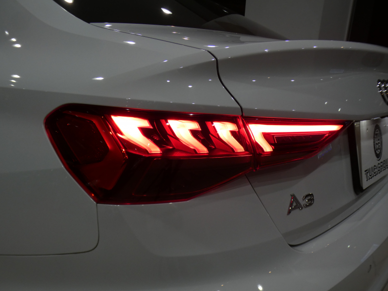 アウディ A3 A3ｾﾀﾞﾝ 30TFSI Sﾗｲﾝ ｺﾝﾋﾞﾆｴﾝｽ&ｱｼｽﾀﾝｽ&SﾗｲﾝﾌﾟﾗｽPKG　ADVｷｰ 追ACC ｻｲﾄﾞｱｼｽﾄ ｱｳﾃﾞｨﾌﾟﾚｾﾝｽ 黒革 ﾋｰﾀｰ MMIﾅﾋﾞ(ﾀｯﾁﾚｽﾎﾟﾝｽ付) ﾊﾞｰﾁｬﾙCP Bｶﾒﾗ PDC ☆ﾏﾄﾘｸｽLED ｱﾝﾋﾞｴﾝﾄﾗｲﾄ Sﾗｲﾝｴｸｽﾃﾘｱ&18AW　2年保証