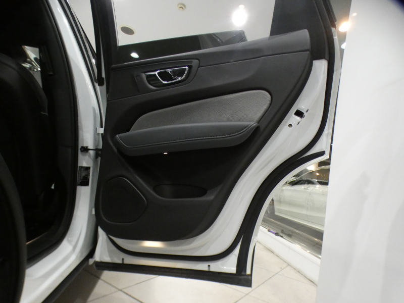 ボルボ XC60 XC60 T6 AWD Rﾃﾞｻﾞｲﾝ　ｼﾃｨｾｰﾌﾃｨ ACC･BLIS ☆ｽﾚｰﾄ(灰)半革 ﾋｰﾀｰ ﾀｯﾁｽｸﾘｰﾝHDDﾅﾋﾞTV 全周囲ｶﾒﾗ ﾍｯﾄﾞｱｯﾌﾟDSP LEDﾗｲﾄ Rﾃﾞｻﾞｲﾝ専用ｴｸｽﾃﾘｱ&21AW ☆ﾎﾟｰﾙｽﾀｰﾊﾟﾌｫｰﾏﾝｽSW 320ps　2年保証