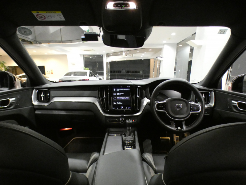 ボルボ XC60 XC60 T6 AWD Rﾃﾞｻﾞｲﾝ　ｼﾃｨｾｰﾌﾃｨ ACC･BLIS ☆ｽﾚｰﾄ(灰)半革 ﾋｰﾀｰ ﾀｯﾁｽｸﾘｰﾝHDDﾅﾋﾞTV 全周囲ｶﾒﾗ ﾍｯﾄﾞｱｯﾌﾟDSP LEDﾗｲﾄ Rﾃﾞｻﾞｲﾝ専用ｴｸｽﾃﾘｱ&21AW ☆ﾎﾟｰﾙｽﾀｰﾊﾟﾌｫｰﾏﾝｽSW 320ps　2年保証