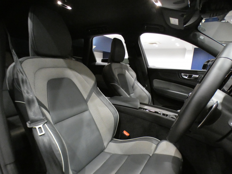 ボルボ XC60 XC60 T6 AWD Rﾃﾞｻﾞｲﾝ　ｼﾃｨｾｰﾌﾃｨ ACC･BLIS ☆ｽﾚｰﾄ(灰)半革 ﾋｰﾀｰ ﾀｯﾁｽｸﾘｰﾝHDDﾅﾋﾞTV 全周囲ｶﾒﾗ ﾍｯﾄﾞｱｯﾌﾟDSP LEDﾗｲﾄ Rﾃﾞｻﾞｲﾝ専用ｴｸｽﾃﾘｱ&21AW ☆ﾎﾟｰﾙｽﾀｰﾊﾟﾌｫｰﾏﾝｽSW 320ps　2年保証