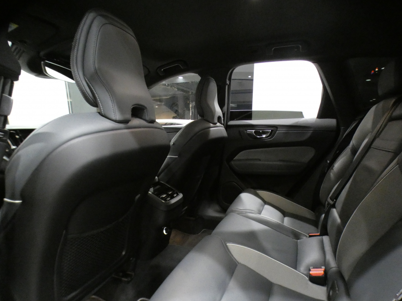 ボルボ XC60 XC60 T6 AWD Rﾃﾞｻﾞｲﾝ　ｼﾃｨｾｰﾌﾃｨ ACC･BLIS ☆ｽﾚｰﾄ(灰)半革 ﾋｰﾀｰ ﾀｯﾁｽｸﾘｰﾝHDDﾅﾋﾞTV 全周囲ｶﾒﾗ ﾍｯﾄﾞｱｯﾌﾟDSP LEDﾗｲﾄ Rﾃﾞｻﾞｲﾝ専用ｴｸｽﾃﾘｱ&21AW ☆ﾎﾟｰﾙｽﾀｰﾊﾟﾌｫｰﾏﾝｽSW 320ps　2年保証