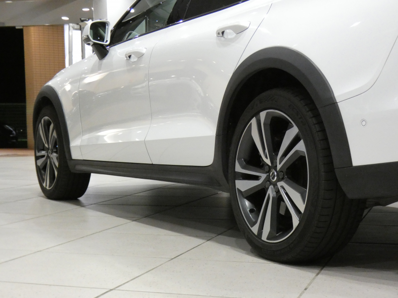 ボルボ V60 V60ｸﾛｽｶﾝﾄﾘｰ T5ﾌﾟﾛ AWD　追ACC･LKA･ LCMA 白革 ﾋｰﾀｰ ﾍﾞﾝﾁﾚｰﾀｰ ﾏｯｻｰｼﾞ機能 ﾀｯﾁｽｸﾘｰﾝHDDﾅﾋﾞTV harman/K 全周囲ｶﾒﾗ ﾍｯﾄﾞｱｯﾌﾟDSP LEDﾗｲﾄ ｵｰﾄﾃｰﾙｹﾞｰﾄ 19AW　2年保証