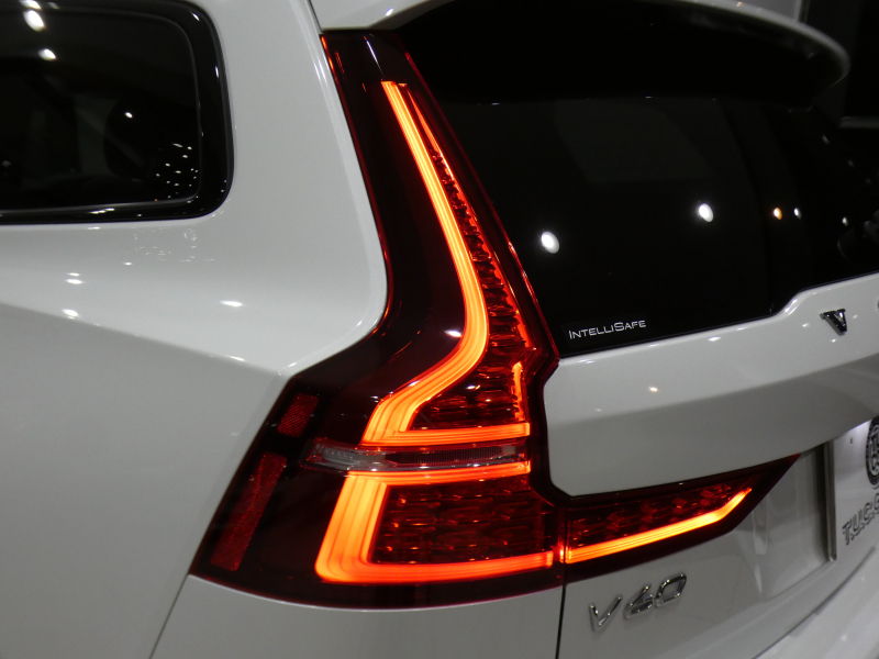 ボルボ V60 V60ｸﾛｽｶﾝﾄﾘｰ T5ﾌﾟﾛ AWD　追ACC･LKA･ LCMA 白革 ﾋｰﾀｰ ﾍﾞﾝﾁﾚｰﾀｰ ﾏｯｻｰｼﾞ機能 ﾀｯﾁｽｸﾘｰﾝHDDﾅﾋﾞTV harman/K 全周囲ｶﾒﾗ ﾍｯﾄﾞｱｯﾌﾟDSP LEDﾗｲﾄ ｵｰﾄﾃｰﾙｹﾞｰﾄ 19AW　2年保証
