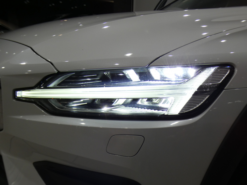ボルボ V60 V60ｸﾛｽｶﾝﾄﾘｰ T5ﾌﾟﾛ AWD　追ACC･LKA･ LCMA 白革 ﾋｰﾀｰ ﾍﾞﾝﾁﾚｰﾀｰ ﾏｯｻｰｼﾞ機能 ﾀｯﾁｽｸﾘｰﾝHDDﾅﾋﾞTV harman/K 全周囲ｶﾒﾗ ﾍｯﾄﾞｱｯﾌﾟDSP LEDﾗｲﾄ ｵｰﾄﾃｰﾙｹﾞｰﾄ 19AW　2年保証