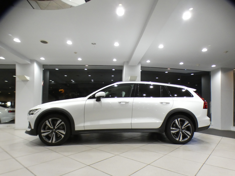 ボルボ V60 V60ｸﾛｽｶﾝﾄﾘｰ T5ﾌﾟﾛ AWD　追ACC･LKA･ LCMA 白革 ﾋｰﾀｰ ﾍﾞﾝﾁﾚｰﾀｰ ﾏｯｻｰｼﾞ機能 ﾀｯﾁｽｸﾘｰﾝHDDﾅﾋﾞTV harman/K 全周囲ｶﾒﾗ ﾍｯﾄﾞｱｯﾌﾟDSP LEDﾗｲﾄ ｵｰﾄﾃｰﾙｹﾞｰﾄ 19AW　2年保証