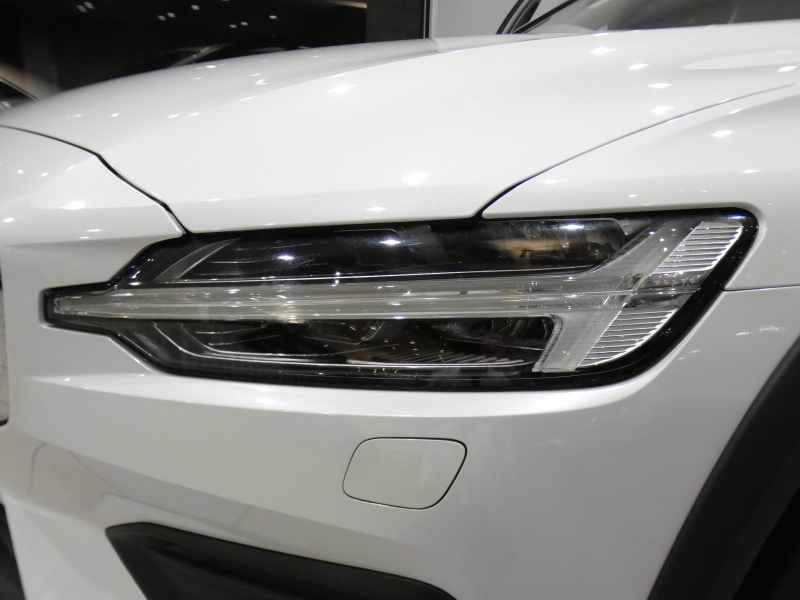 ボルボ V60 V60ｸﾛｽｶﾝﾄﾘｰ T5ﾌﾟﾛ AWD　追ACC･LKA･ LCMA 白革 ﾋｰﾀｰ ﾍﾞﾝﾁﾚｰﾀｰ ﾏｯｻｰｼﾞ機能 ﾀｯﾁｽｸﾘｰﾝHDDﾅﾋﾞTV harman/K 全周囲ｶﾒﾗ ﾍｯﾄﾞｱｯﾌﾟDSP LEDﾗｲﾄ ｵｰﾄﾃｰﾙｹﾞｰﾄ 19AW　2年保証