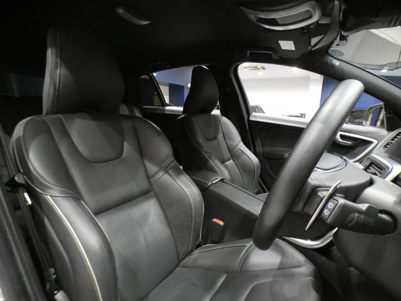 ボルボ V60 V60 T6 AWD Rﾃﾞｻﾞｲﾝ　Pｽﾀｰﾄ 追ACC LCMA LKA BLIS 衝突軽減 黒革 ﾋｰﾀｰ 7ｲﾝﾁHDDﾅﾋﾞ MSV ☆harman/k Bｶﾒﾗ ｾﾝｻｰ ｷｾﾉﾝ Rﾃﾞｻﾞｲﾝ専用ｴｸｽﾃﾘｱ&19AW ☆直6EG 304ps　2年保証