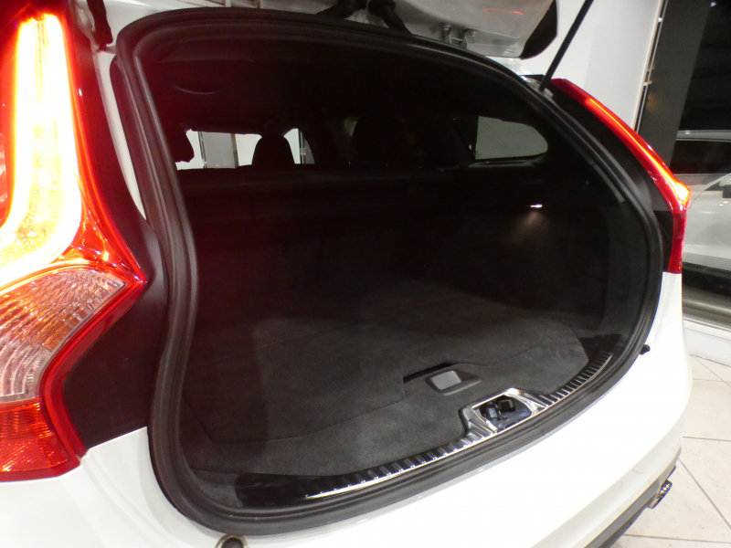 ボルボ V60 V60 T6 AWD Rﾃﾞｻﾞｲﾝ　Pｽﾀｰﾄ 追ACC LCMA LKA BLIS 衝突軽減 黒革 ﾋｰﾀｰ 7ｲﾝﾁHDDﾅﾋﾞ MSV ☆harman/k Bｶﾒﾗ ｾﾝｻｰ ｷｾﾉﾝ Rﾃﾞｻﾞｲﾝ専用ｴｸｽﾃﾘｱ&19AW ☆直6EG 304ps　2年保証