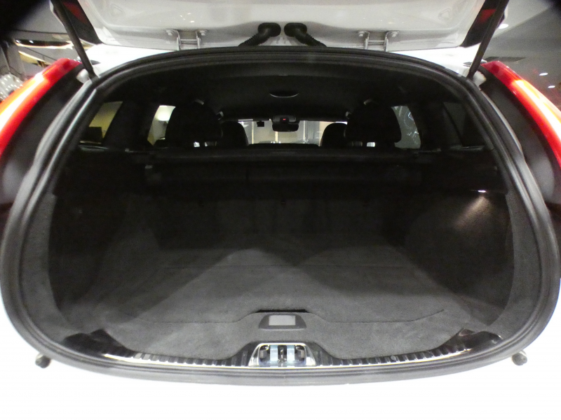ボルボ V60 V60 T6 AWD Rﾃﾞｻﾞｲﾝ　Pｽﾀｰﾄ 追ACC LCMA LKA BLIS 衝突軽減 黒革 ﾋｰﾀｰ 7ｲﾝﾁHDDﾅﾋﾞ MSV ☆harman/k Bｶﾒﾗ ｾﾝｻｰ ｷｾﾉﾝ Rﾃﾞｻﾞｲﾝ専用ｴｸｽﾃﾘｱ&19AW ☆直6EG 304ps　2年保証