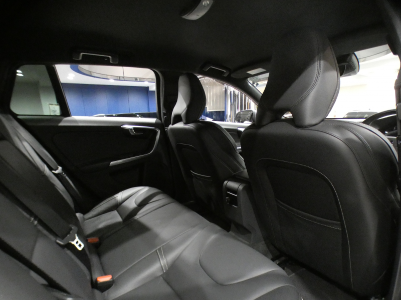 ボルボ V60 V60 T6 AWD Rﾃﾞｻﾞｲﾝ　Pｽﾀｰﾄ 追ACC LCMA LKA BLIS 衝突軽減 黒革 ﾋｰﾀｰ 7ｲﾝﾁHDDﾅﾋﾞ MSV ☆harman/k Bｶﾒﾗ ｾﾝｻｰ ｷｾﾉﾝ Rﾃﾞｻﾞｲﾝ専用ｴｸｽﾃﾘｱ&19AW ☆直6EG 304ps　2年保証