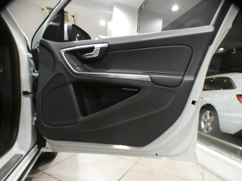ボルボ V60 V60 T6 AWD Rﾃﾞｻﾞｲﾝ　Pｽﾀｰﾄ 追ACC LCMA LKA BLIS 衝突軽減 黒革 ﾋｰﾀｰ 7ｲﾝﾁHDDﾅﾋﾞ MSV ☆harman/k Bｶﾒﾗ ｾﾝｻｰ ｷｾﾉﾝ Rﾃﾞｻﾞｲﾝ専用ｴｸｽﾃﾘｱ&19AW ☆直6EG 304ps　2年保証