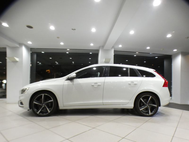 ボルボ V60 V60 T6 AWD Rﾃﾞｻﾞｲﾝ　Pｽﾀｰﾄ 追ACC LCMA LKA BLIS 衝突軽減 黒革 ﾋｰﾀｰ 7ｲﾝﾁHDDﾅﾋﾞ MSV ☆harman/k Bｶﾒﾗ ｾﾝｻｰ ｷｾﾉﾝ Rﾃﾞｻﾞｲﾝ専用ｴｸｽﾃﾘｱ&19AW ☆直6EG 304ps　2年保証