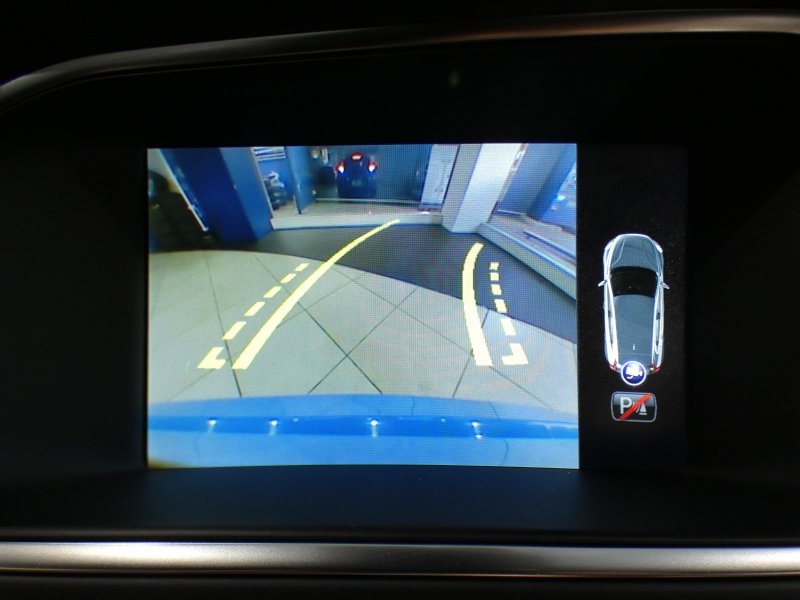 ボルボ V40 V40 T5 Rﾃﾞｻﾞｲﾝ　☆1ｵｰﾅｰ Pｽﾀｰﾄ 追ACC LCMA LKA BLIS 衝突軽減 黒革 ﾋｰﾀｰ 7ｲﾝﾁHDDﾅﾋﾞ MSV  Bｶﾒﾗ ｾﾝｻｰ ｷｾﾉﾝ Rﾃﾞｻﾞｲﾝ専用ｴｸｽﾃﾘｱ&18AW 245ps　2年保証