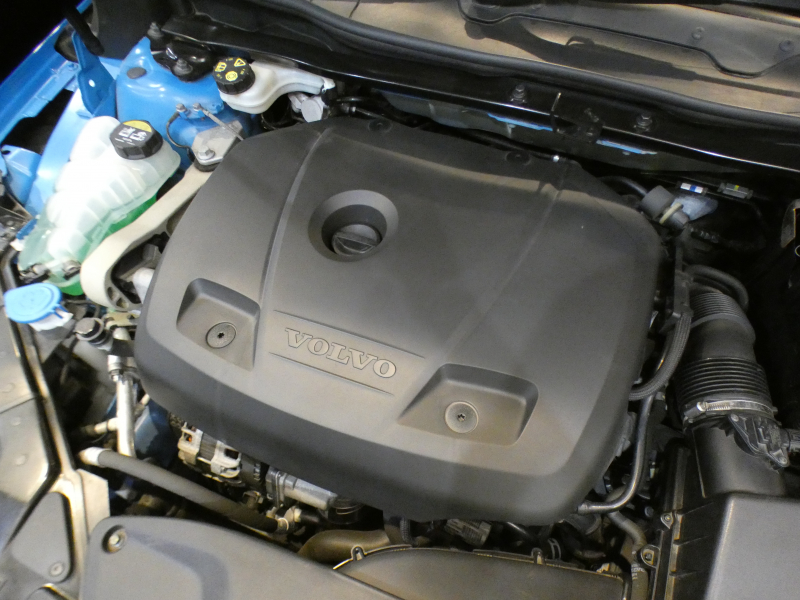 ボルボ V40 V40 T5 Rﾃﾞｻﾞｲﾝ　☆1ｵｰﾅｰ Pｽﾀｰﾄ 追ACC LCMA LKA BLIS 衝突軽減 黒革 ﾋｰﾀｰ 7ｲﾝﾁHDDﾅﾋﾞ MSV  Bｶﾒﾗ ｾﾝｻｰ ｷｾﾉﾝ Rﾃﾞｻﾞｲﾝ専用ｴｸｽﾃﾘｱ&18AW 245ps　2年保証