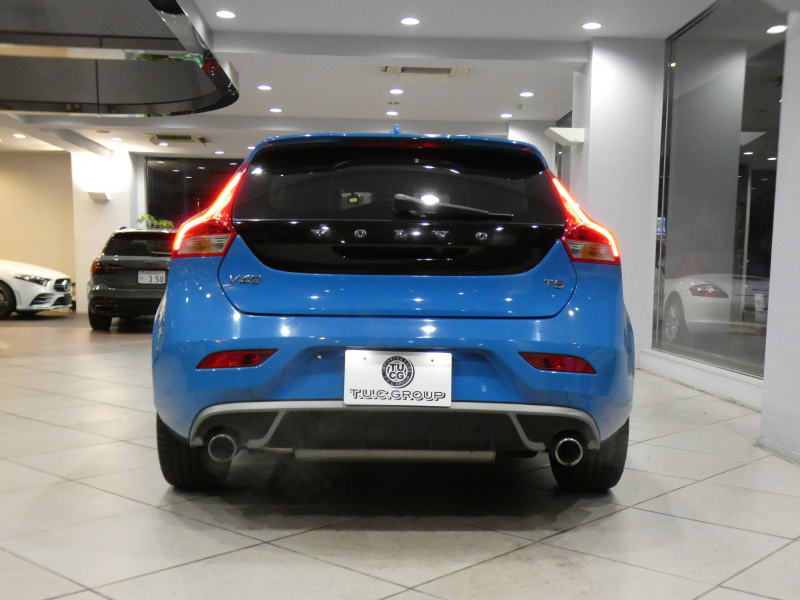 ボルボ V40 V40 T5 Rﾃﾞｻﾞｲﾝ　☆1ｵｰﾅｰ Pｽﾀｰﾄ 追ACC LCMA LKA BLIS 衝突軽減 黒革 ﾋｰﾀｰ 7ｲﾝﾁHDDﾅﾋﾞ MSV  Bｶﾒﾗ ｾﾝｻｰ ｷｾﾉﾝ Rﾃﾞｻﾞｲﾝ専用ｴｸｽﾃﾘｱ&18AW 245ps　2年保証