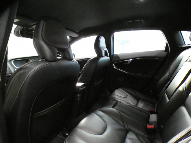 ボルボ V40 V40 T5 Rﾃﾞｻﾞｲﾝ　☆1ｵｰﾅｰ Pｽﾀｰﾄ 追ACC LCMA LKA BLIS 衝突軽減 黒革 ﾋｰﾀｰ 7ｲﾝﾁHDDﾅﾋﾞ MSV  Bｶﾒﾗ ｾﾝｻｰ ｷｾﾉﾝ Rﾃﾞｻﾞｲﾝ専用ｴｸｽﾃﾘｱ&18AW 245ps　2年保証