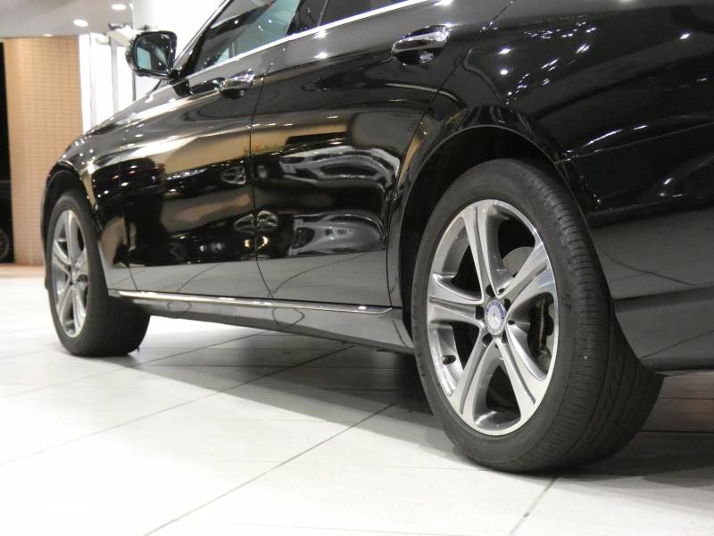 メルセデスベンツ Eクラス E200 4MATIC AVG ﾚｻﾞｰ&ﾚｰﾀﾞｰｾｰﾌﾃｨPKG　ｷｰﾚｽｺﾞｰ 黒革 全席ﾋｰﾀｰ ﾅﾋﾞTV ☆ﾌﾞﾙﾒｽﾀｰ 全周囲ｶﾒﾗ PTS ｴｱﾊﾞﾗﾝｽ LEDﾗｲﾄ ｱﾝﾋﾞｴﾝﾄﾗｲﾄ 18AW　2年保証