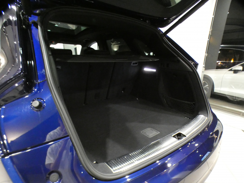 アウディ Q5 Q5 40TDIｸﾜﾄﾛｽﾎﾟｰﾂ Sﾗｲﾝ&ｱｼｽﾀﾝｽPKG　ADVｷｰ 追ACC ﾚｰﾝ&ｻｲﾄﾞｱｼｽﾄ ｱｳﾃﾞｨﾌﾟﾚｾﾝｽ ﾊﾟｰｸｱｼｽﾄ 半革 ☆全席ﾋｰﾀｰ ☆ﾊﾟﾉﾗﾏSR MMIﾅﾋﾞ ﾊﾞｰﾁｬﾙCP 全周囲ｶﾒﾗ PDC ﾏﾄﾘｸｽLEDﾗｲﾄ Sﾗｲﾝｴｸｽﾃﾘｱ&19AW　2年保証