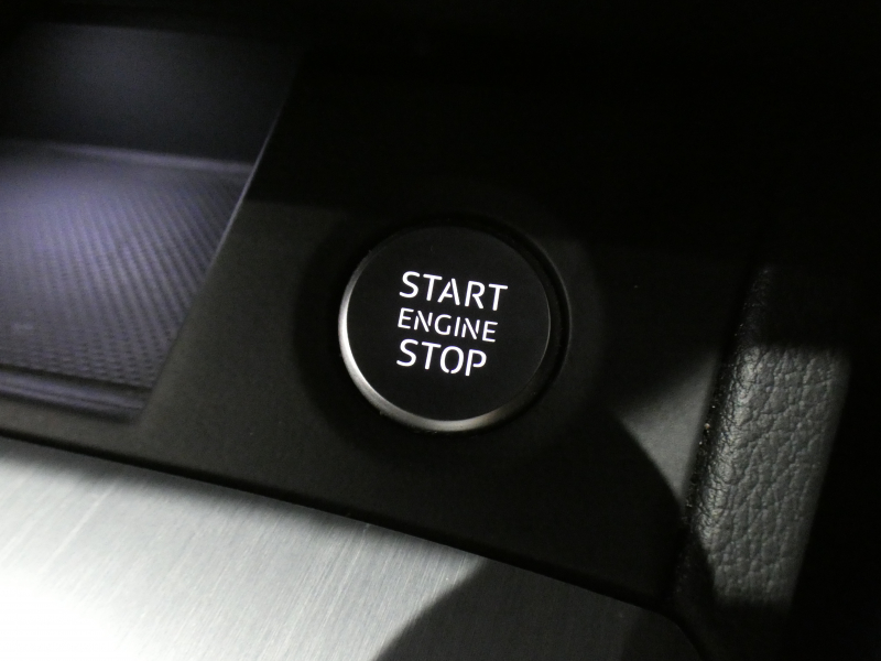 アウディ Q5 Q5 40TDIｸﾜﾄﾛｽﾎﾟｰﾂ Sﾗｲﾝ&ｱｼｽﾀﾝｽPKG　ADVｷｰ 追ACC ﾚｰﾝ&ｻｲﾄﾞｱｼｽﾄ ｱｳﾃﾞｨﾌﾟﾚｾﾝｽ ﾊﾟｰｸｱｼｽﾄ 半革 ☆全席ﾋｰﾀｰ ☆ﾊﾟﾉﾗﾏSR MMIﾅﾋﾞ ﾊﾞｰﾁｬﾙCP 全周囲ｶﾒﾗ PDC ﾏﾄﾘｸｽLEDﾗｲﾄ Sﾗｲﾝｴｸｽﾃﾘｱ&19AW　2年保証
