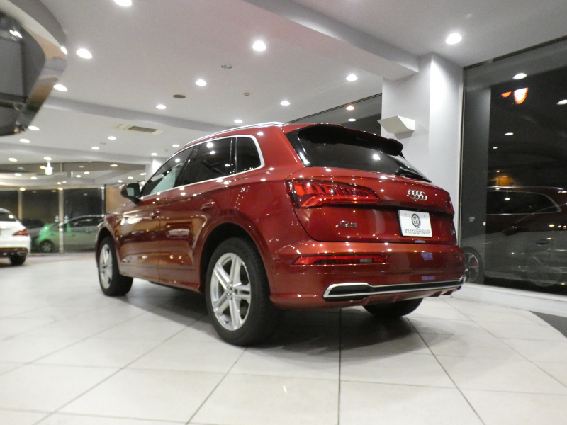 アウディ Q5 Q5 2.0TFSIｸﾜﾄﾛｽﾎﾟｰﾂ Sﾗｲﾝ&ｱｼｽﾀﾝｽPKG　ADVｷｰ 追ACC ﾚｰﾝ&ｻｲﾄﾞｱｼｽﾄ ｱｳﾃﾞｨﾌﾟﾚｾﾝｽ ﾊﾟｰｸｱｼｽﾄ 半革 ﾋｰﾀｰ MMIﾅﾋﾞ ﾊﾞｰﾁｬﾙCP 全周囲ｶﾒﾗ PDC LEDﾗｲﾄ Sﾗｲﾝｴｸｽﾃﾘｱ&19AW　2年保証