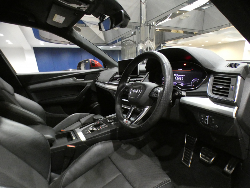 アウディ Q5 Q5 2.0TFSIｸﾜﾄﾛｽﾎﾟｰﾂ Sﾗｲﾝ&ｱｼｽﾀﾝｽPKG　ADVｷｰ 追ACC ﾚｰﾝ&ｻｲﾄﾞｱｼｽﾄ ｱｳﾃﾞｨﾌﾟﾚｾﾝｽ ﾊﾟｰｸｱｼｽﾄ 半革 ﾋｰﾀｰ MMIﾅﾋﾞ ﾊﾞｰﾁｬﾙCP 全周囲ｶﾒﾗ PDC LEDﾗｲﾄ Sﾗｲﾝｴｸｽﾃﾘｱ&19AW　2年保証