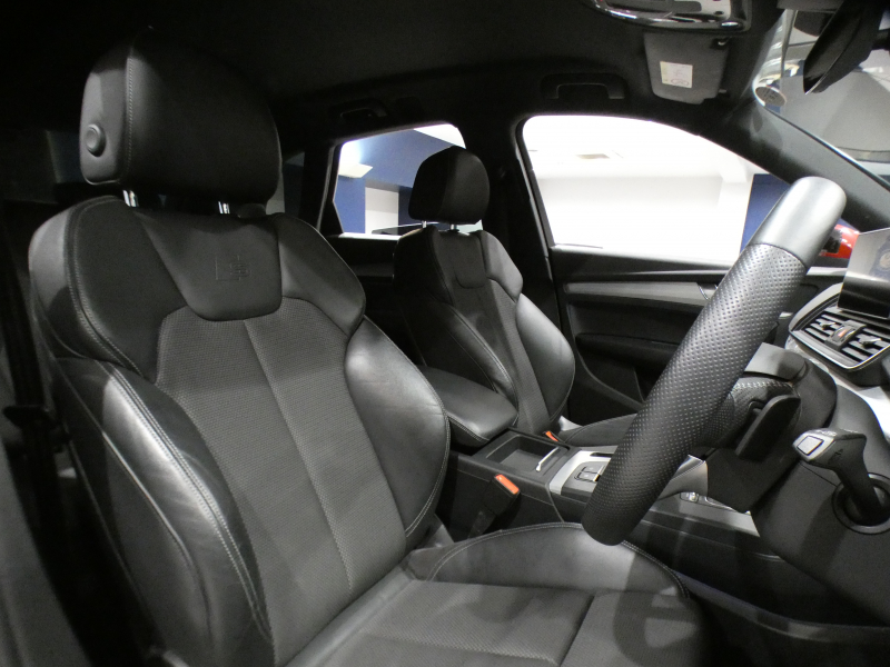 アウディ Q5 Q5 2.0TFSIｸﾜﾄﾛｽﾎﾟｰﾂ Sﾗｲﾝ&ｱｼｽﾀﾝｽPKG　ADVｷｰ 追ACC ﾚｰﾝ&ｻｲﾄﾞｱｼｽﾄ ｱｳﾃﾞｨﾌﾟﾚｾﾝｽ ﾊﾟｰｸｱｼｽﾄ 半革 ﾋｰﾀｰ MMIﾅﾋﾞ ﾊﾞｰﾁｬﾙCP 全周囲ｶﾒﾗ PDC LEDﾗｲﾄ Sﾗｲﾝｴｸｽﾃﾘｱ&19AW　2年保証