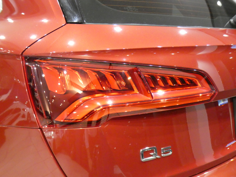 アウディ Q5 Q5 2.0TFSIｸﾜﾄﾛｽﾎﾟｰﾂ Sﾗｲﾝ&ｱｼｽﾀﾝｽPKG　ADVｷｰ 追ACC ﾚｰﾝ&ｻｲﾄﾞｱｼｽﾄ ｱｳﾃﾞｨﾌﾟﾚｾﾝｽ ﾊﾟｰｸｱｼｽﾄ 半革 ﾋｰﾀｰ MMIﾅﾋﾞ ﾊﾞｰﾁｬﾙCP 全周囲ｶﾒﾗ PDC LEDﾗｲﾄ Sﾗｲﾝｴｸｽﾃﾘｱ&19AW　2年保証