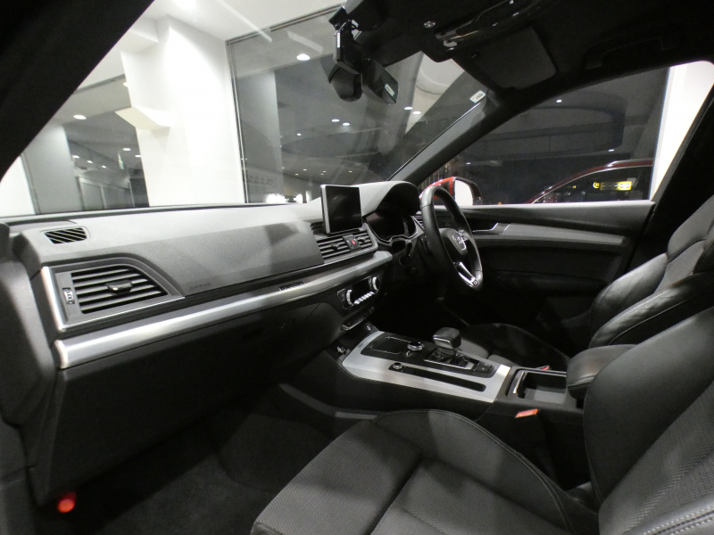 アウディ Q5 Q5 2.0TFSIｸﾜﾄﾛｽﾎﾟｰﾂ Sﾗｲﾝ&ｱｼｽﾀﾝｽPKG　ADVｷｰ 追ACC ﾚｰﾝ&ｻｲﾄﾞｱｼｽﾄ ｱｳﾃﾞｨﾌﾟﾚｾﾝｽ ﾊﾟｰｸｱｼｽﾄ 半革 ﾋｰﾀｰ MMIﾅﾋﾞ ﾊﾞｰﾁｬﾙCP 全周囲ｶﾒﾗ PDC LEDﾗｲﾄ Sﾗｲﾝｴｸｽﾃﾘｱ&19AW　2年保証