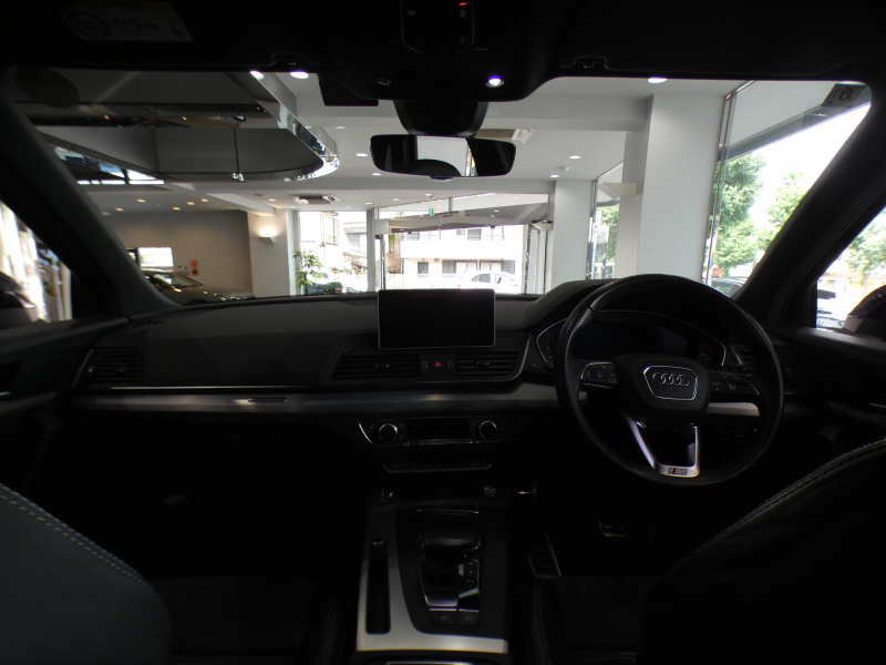 アウディ Q5 Q5 2.0TFSIｸﾜﾄﾛｽﾎﾟｰﾂ Sﾗｲﾝ&ｱｼｽﾀﾝｽPKG　☆1ｵｰﾅｰ ADVｷｰ 追ACC ﾚｰﾝ&ｻｲﾄﾞｱｼｽﾄ ｱｳﾃﾞｨﾌﾟﾚｾﾝｽ ﾊﾟｰｸｱｼｽﾄ 半革 ﾋｰﾀｰ MMIﾅﾋﾞ ﾊﾞｰﾁｬﾙCP 全周囲ｶﾒﾗ PDC LEDﾗｲﾄ Sﾗｲﾝｴｸｽﾃﾘｱ&19AW　2年保証
