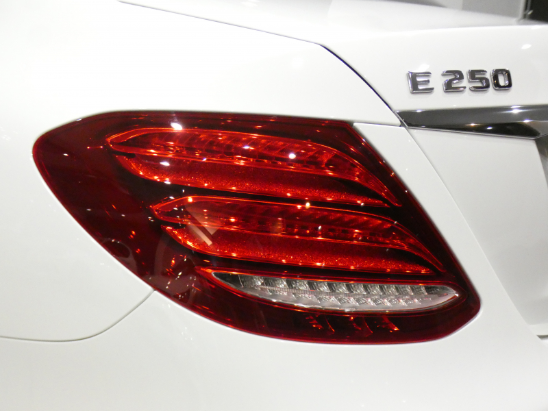 メルセデスベンツ Eクラス E250AVGｽﾎﾟｰﾂ ﾚｻﾞｰｴｸｽｸﾙｰｼﾌﾞ&ﾚｰﾀﾞｰｾｰﾌﾃｨPKG　黒革 全席ﾋｰﾀｰ ☆ﾊﾟﾉﾗﾏSR ﾅﾋﾞTV ☆ﾌﾞﾙﾒｽﾀｰ 全周囲ｶﾒﾗ PTS ｴｱﾊﾞﾗﾝｽ ﾍｯﾄﾞｱｯﾌﾟDSP ﾏﾙﾁﾋﾞｰﾑLED ｱﾝﾋﾞｴﾝﾄﾗｲﾄ AMGｽﾀｲﾘﾝｸﾞ&19AW　2年保証