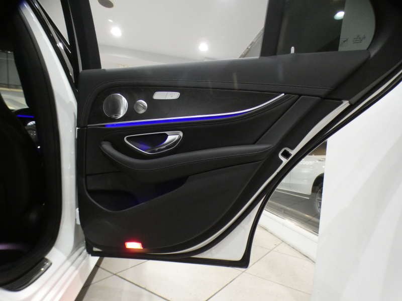 メルセデスベンツ Eクラス E250AVGｽﾎﾟｰﾂ ﾚｻﾞｰｴｸｽｸﾙｰｼﾌﾞ&ﾚｰﾀﾞｰｾｰﾌﾃｨPKG　黒革 全席ﾋｰﾀｰ ☆ﾊﾟﾉﾗﾏSR ﾅﾋﾞTV ☆ﾌﾞﾙﾒｽﾀｰ 全周囲ｶﾒﾗ PTS ｴｱﾊﾞﾗﾝｽ ﾍｯﾄﾞｱｯﾌﾟDSP ﾏﾙﾁﾋﾞｰﾑLED ｱﾝﾋﾞｴﾝﾄﾗｲﾄ AMGｽﾀｲﾘﾝｸﾞ&19AW　2年保証