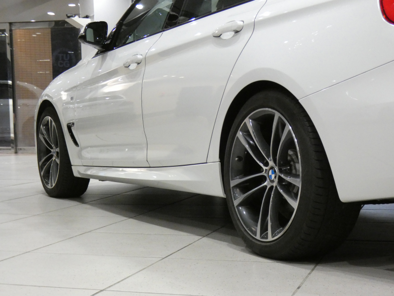 BMW 3シリーズ 320iｸﾞﾗﾝﾂｰﾘｽﾓ Mｽﾎﾟｰﾂ　☆後期 ｺﾝﾌｫA 追ACC ﾚｰﾝCHW 衝突軽減 黒革 ﾋｰﾀｰ iﾄﾞﾗｲﾌﾞﾅﾋﾞ(第5世代) ☆ﾄｯﾌﾟ･ｻｲﾄﾞﾋﾞｭｰｶﾒﾗ PDC LEDﾗｲﾄ Mｽﾎﾟｰﾂｴｱﾛ&19AW ｵｰﾄﾃｰﾙｹﾞｰﾄ　2年保証