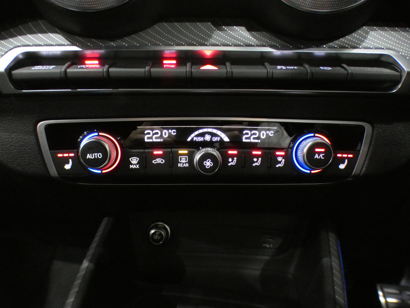 アウディ Q2 Q2 1stｴﾃﾞｨｼｮﾝ ｺﾝﾋﾞﾆ&ｱｼｽﾀﾝｽPKG　☆限定 ADVｷｰ 追ACC ﾚｰﾝ&ｻｲﾄﾞｱｼｽﾄ ｱｳﾃﾞｨﾌﾟﾚｾﾝｽ 半革 ﾋｰﾀｰ MMIﾅﾋﾞ ﾊﾞｰﾁｬﾙCP ☆ﾜｲﾔﾚｽﾁｬｰｼﾞ Bｶﾒﾗ PDC ☆ﾏﾄﾘｸｽLEDﾗｲﾄ ｵｰﾄﾃｰﾙｹﾞｰﾄ Sﾗｲﾝｴｸｽﾃﾘｱ ☆ｱｳﾃﾞｨｽﾎﾟｰﾂ19AW　2年保証