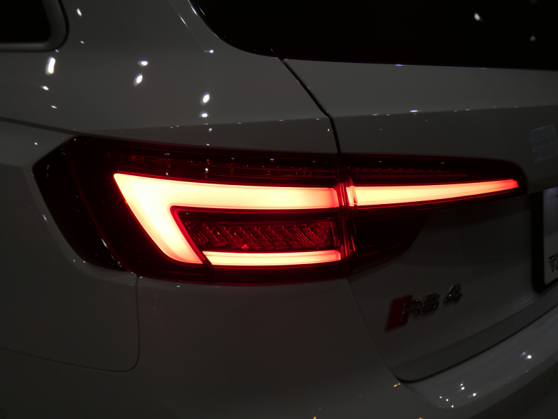 アウディ RS4アバント RS4ｱﾊﾞﾝﾄ 2.9TFSIｸﾜﾄﾛ ｱｼｽﾀﾝｽPKG　ADVｷｰ 追ACC ﾚｰﾝ&ｻｲﾄﾞｱｼｽﾄ ｱｳﾃﾞｨﾌﾟﾚｾﾝｽ 黒革 ﾋｰﾀｰ MMIﾅﾋﾞ ﾊﾞｰﾁｬﾙCP B&Oｻｳﾝﾄﾞ 全周囲ｶﾒﾗ PDC ﾏﾄﾘｸｽLED 専用ｴｸｽﾃﾘｱ&20AW RSｽﾎﾟｰﾂEX 450ps　2年保証