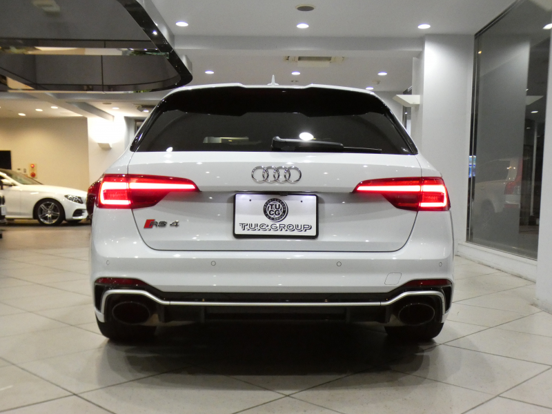 アウディ RS4アバント RS4ｱﾊﾞﾝﾄ 2.9TFSIｸﾜﾄﾛ ｱｼｽﾀﾝｽPKG　ADVｷｰ 追ACC ﾚｰﾝ&ｻｲﾄﾞｱｼｽﾄ ｱｳﾃﾞｨﾌﾟﾚｾﾝｽ 黒革 ﾋｰﾀｰ MMIﾅﾋﾞ ﾊﾞｰﾁｬﾙCP B&Oｻｳﾝﾄﾞ 全周囲ｶﾒﾗ PDC ﾏﾄﾘｸｽLED 専用ｴｸｽﾃﾘｱ&20AW RSｽﾎﾟｰﾂEX 450ps　2年保証