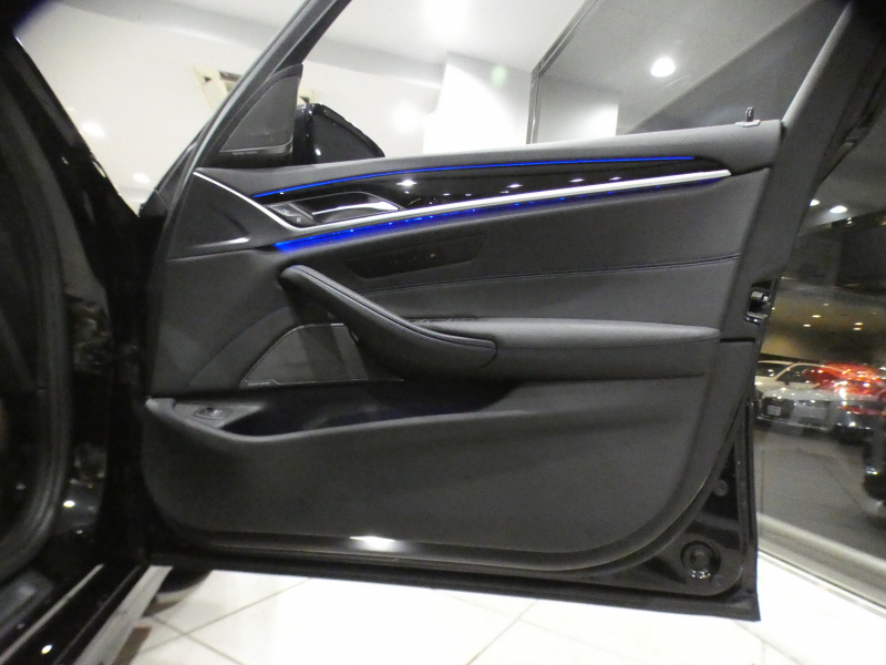 BMW 5シリーズ 523i Mｽﾎﾟｰﾂ　ｺﾝﾌｫA Dｱｼｽﾄ+ 追ACC ﾚｰﾝCHW 衝突軽減 ｸﾛｽ/ｱﾙｶﾝﾀｰﾗｼｰﾄ  iﾄﾞﾗｲﾌﾞﾅﾋﾞ(第6世代ﾀｯﾁP対応) ☆harman/kardon 全周囲ｶﾒﾗ PDC ☆ﾍｯﾄﾞｱｯﾌﾟDSP LEDﾗｲﾄ ｵｰﾄﾄﾗﾝｸ Mｽﾎﾟｰﾂｴｱﾛ&19AW　2年保証