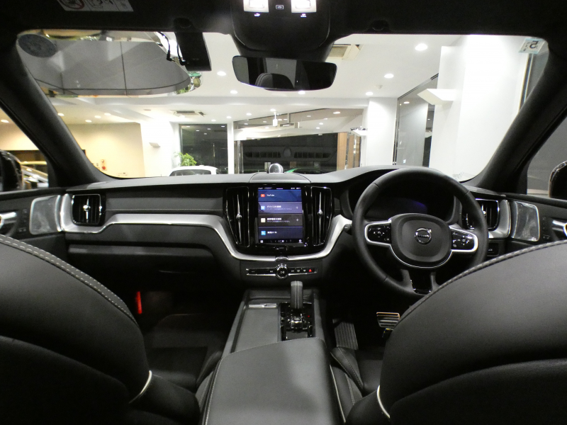 ボルボ XC60 XC60 B6 AWD Rﾃﾞｻﾞｲﾝ　☆1ｵｰﾅｰ  ｼﾃｨｾｰﾌﾃｨ ACC･BLIS 黒半革 全席ﾋｰﾀｰ ☆ﾊﾟﾉﾗﾏSR  ☆Googleﾅﾋﾞ ☆B&Wｻｳﾝﾄﾞ全周囲ｶﾒﾗ ﾜｲﾔﾚｽCH ﾍｯﾄﾞｱｯﾌﾟDSP LEDﾗｲﾄ Rﾃﾞｻﾞｲﾝ専用ｴｸｽﾃﾘｱ&21AW ☆ｴｱｻｽﾍﾟﾝｼｮﾝ(OP) 300ps　2年保証