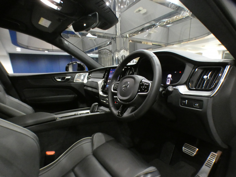 ボルボ XC60 XC60 B6 AWD Rﾃﾞｻﾞｲﾝ　☆1ｵｰﾅｰ  ｼﾃｨｾｰﾌﾃｨ ACC･BLIS 黒半革 全席ﾋｰﾀｰ ☆ﾊﾟﾉﾗﾏSR  ☆Googleﾅﾋﾞ ☆B&Wｻｳﾝﾄﾞ全周囲ｶﾒﾗ ﾜｲﾔﾚｽCH ﾍｯﾄﾞｱｯﾌﾟDSP LEDﾗｲﾄ Rﾃﾞｻﾞｲﾝ専用ｴｸｽﾃﾘｱ&21AW ☆ｴｱｻｽﾍﾟﾝｼｮﾝ(OP) 300ps　2年保証