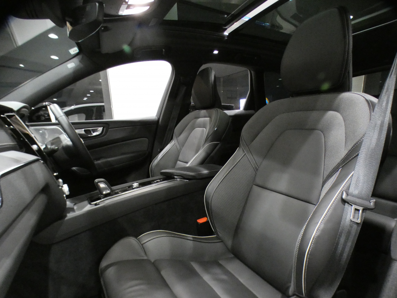 ボルボ XC60 XC60 B6 AWD Rﾃﾞｻﾞｲﾝ　☆1ｵｰﾅｰ  ｼﾃｨｾｰﾌﾃｨ ACC･BLIS 黒半革 全席ﾋｰﾀｰ ☆ﾊﾟﾉﾗﾏSR  ☆Googleﾅﾋﾞ ☆B&Wｻｳﾝﾄﾞ全周囲ｶﾒﾗ ﾜｲﾔﾚｽCH ﾍｯﾄﾞｱｯﾌﾟDSP LEDﾗｲﾄ Rﾃﾞｻﾞｲﾝ専用ｴｸｽﾃﾘｱ&21AW ☆ｴｱｻｽﾍﾟﾝｼｮﾝ(OP) 300ps　2年保証