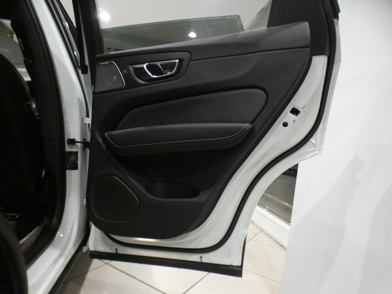 ボルボ XC60 XC60 B6 AWD Rﾃﾞｻﾞｲﾝ　☆1ｵｰﾅｰ  ｼﾃｨｾｰﾌﾃｨ ACC･BLIS 黒半革 全席ﾋｰﾀｰ ☆ﾊﾟﾉﾗﾏSR  ☆Googleﾅﾋﾞ ☆B&Wｻｳﾝﾄﾞ全周囲ｶﾒﾗ ﾜｲﾔﾚｽCH ﾍｯﾄﾞｱｯﾌﾟDSP LEDﾗｲﾄ Rﾃﾞｻﾞｲﾝ専用ｴｸｽﾃﾘｱ&21AW ☆ｴｱｻｽﾍﾟﾝｼｮﾝ(OP) 300ps　2年保証