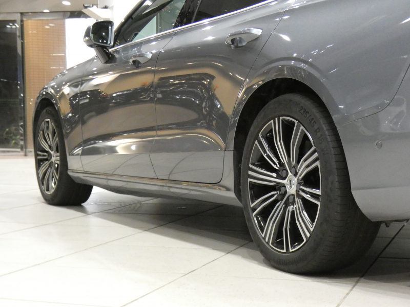 ボルボ V60 V60 T5 ｲﾝｽｸﾘﾌﾟｼｮﾝ　追ACC･LKA･ LCMA 茶革 ﾋｰﾀｰ ﾍﾞﾝﾁﾚｰﾀｰ ﾏｯｻｰｼﾞ☆革張りﾀﾞｯｼｭﾎﾞｰﾄﾞ ☆ﾊﾟﾉﾗﾏSR ﾀｯﾁｽｸﾘｰﾝHDDﾅﾋﾞTV harmank 全周囲ｶﾒﾗ ﾍｯﾄﾞｱｯﾌﾟDSP LEDﾗｲﾄ ｵｰﾄﾃｰﾙｹﾞｰﾄ 18AW　2年保証