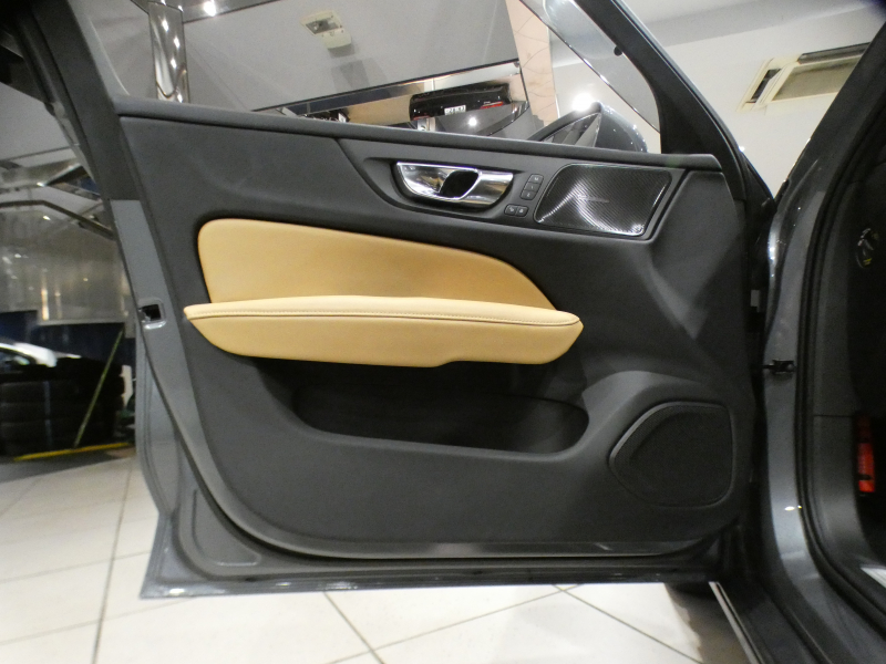 ボルボ V60 V60 T5 ｲﾝｽｸﾘﾌﾟｼｮﾝ　追ACC･LKA･ LCMA 茶革 ﾋｰﾀｰ ﾍﾞﾝﾁﾚｰﾀｰ ﾏｯｻｰｼﾞ☆革張りﾀﾞｯｼｭﾎﾞｰﾄﾞ ☆ﾊﾟﾉﾗﾏSR ﾀｯﾁｽｸﾘｰﾝHDDﾅﾋﾞTV harmank 全周囲ｶﾒﾗ ﾍｯﾄﾞｱｯﾌﾟDSP LEDﾗｲﾄ ｵｰﾄﾃｰﾙｹﾞｰﾄ 18AW　2年保証