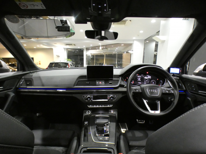 アウディ SQ5 SQ5 　ADVｷｰ 追ACC ｻｲﾄﾞｱｼｽﾄ ﾊﾟｰｸｱｼｽﾄ 黒革 ﾋｰﾀｰ ☆ﾊﾟﾉﾗﾏSR MMIﾅﾋﾞ ﾊﾞｰﾁｬﾙCP ☆B&Oｻｳﾝﾄﾞ ☆全周囲ｶﾒﾗ PDC ﾏﾄﾘｸｽLED ﾏﾙﾁｶﾗｰｱﾝﾋﾞｴﾝﾄﾗｲﾄ 専用ｴｸｽﾃﾘｱ ☆20AW 赤ｷｬﾘﾊﾟｰ 354ps　2年保証