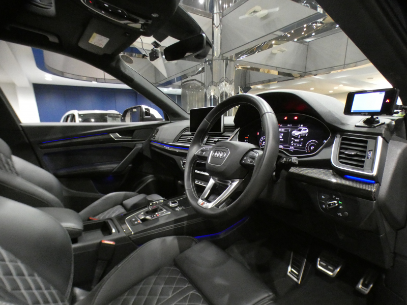 アウディ SQ5 SQ5 　ADVｷｰ 追ACC ｻｲﾄﾞｱｼｽﾄ ﾊﾟｰｸｱｼｽﾄ 黒革 ﾋｰﾀｰ ☆ﾊﾟﾉﾗﾏSR MMIﾅﾋﾞ ﾊﾞｰﾁｬﾙCP ☆B&Oｻｳﾝﾄﾞ ☆全周囲ｶﾒﾗ PDC ﾏﾄﾘｸｽLED ﾏﾙﾁｶﾗｰｱﾝﾋﾞｴﾝﾄﾗｲﾄ 専用ｴｸｽﾃﾘｱ ☆20AW 赤ｷｬﾘﾊﾟｰ 354ps　2年保証