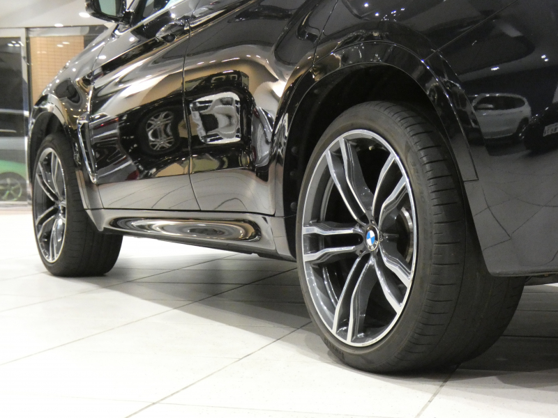 BMW X6 X6M　☆Indivi外装色 Dｱｼｽﾄ ﾚｰﾝDW ﾚｰﾝCHW ﾍｯﾄﾞｱｯﾌﾟDSP 黒革 全席ﾋｰﾀｰ iﾄﾞﾗｲﾌﾞﾅﾋﾞ(第6世代ﾀｯﾁP対応) Bｶﾒﾗ ﾄｯﾌﾟ･ｻｲﾄﾞﾋﾞｭｰｶﾒﾗ PDC LEDﾗｲﾄ ｱﾝﾋﾞｴﾝﾄﾗｲﾄ 専用ｴｸｽﾃﾘｱ&21AW 575PS　2年保証