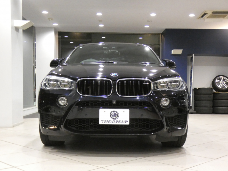 BMW X6 X6M　☆Indivi外装色 Dｱｼｽﾄ ﾚｰﾝDW ﾚｰﾝCHW ﾍｯﾄﾞｱｯﾌﾟDSP 黒革 全席ﾋｰﾀｰ iﾄﾞﾗｲﾌﾞﾅﾋﾞ(第6世代ﾀｯﾁP対応) Bｶﾒﾗ ﾄｯﾌﾟ･ｻｲﾄﾞﾋﾞｭｰｶﾒﾗ PDC LEDﾗｲﾄ ｱﾝﾋﾞｴﾝﾄﾗｲﾄ 専用ｴｸｽﾃﾘｱ&21AW 575PS　2年保証